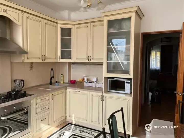 4-комнатная квартира, этаж 4 из 9, 95 м², фотография 3