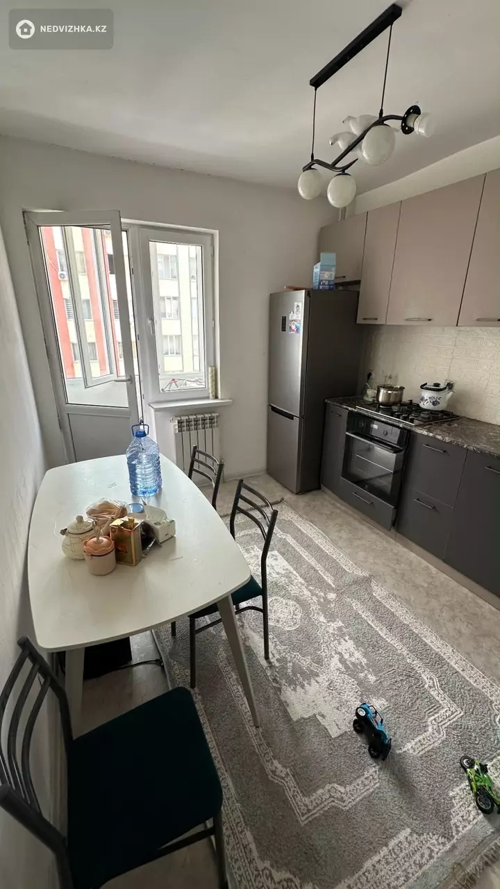 1-комнатная квартира, этаж 4 из 6, 37 м², На длительный срок, фотография 3