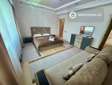 4-комнатная квартира, этаж 2 из 32, 125 м², Посуточно