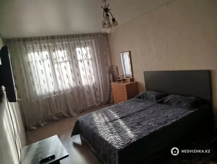 1-комнатная квартира, этаж 2 из 5, 30 м², Посуточно, фотография 2