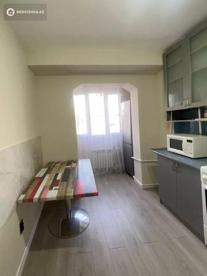 3-комнатная квартира, этаж 4 из 9, 74 м², фотография 3