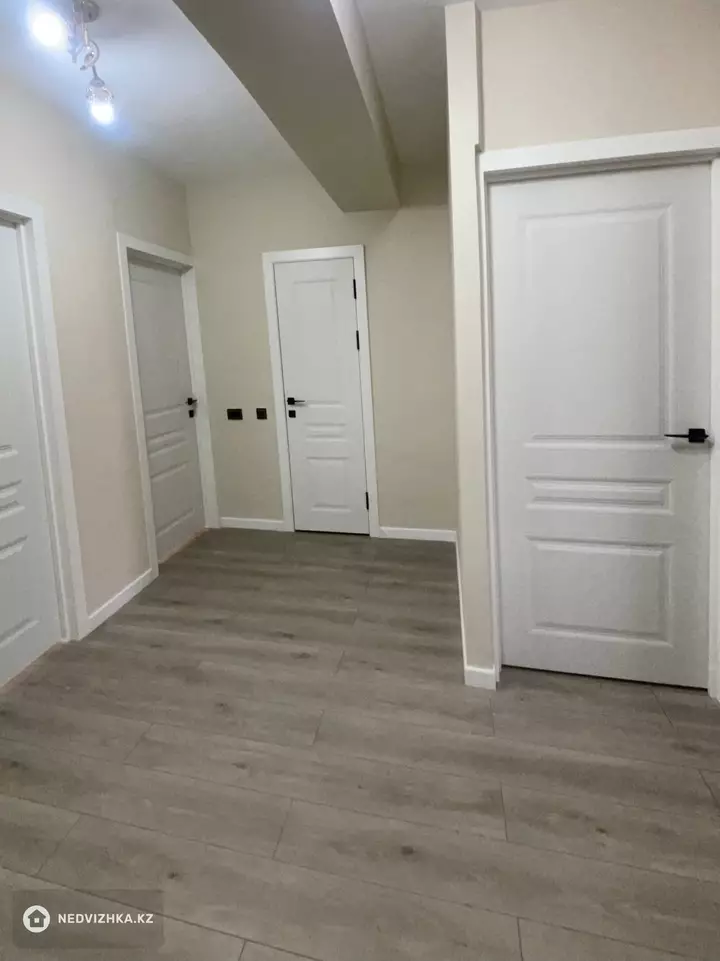 3-комнатная квартира, этаж 4 из 9, 74 м², фотография 4