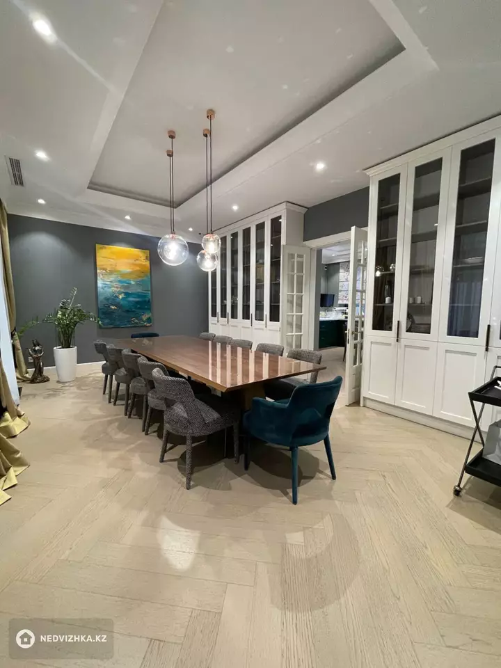 10-комнатный таунхаус, 2 соток, 375 м²