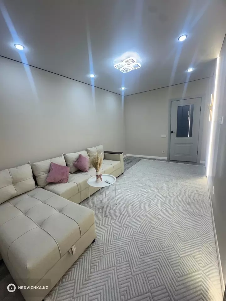 1-комнатная квартира, этаж 3 из 9, 40 м², фотография 2