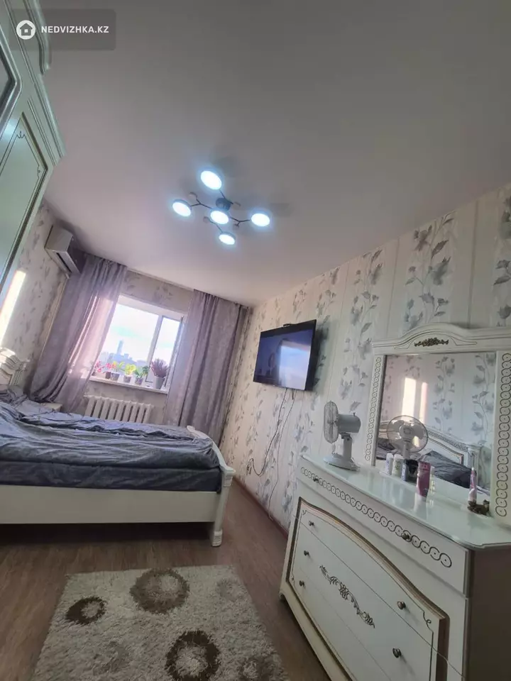 3-комнатная квартира, этаж 9 из 9, 80 м², фотография 2