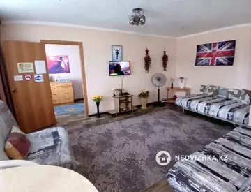 2-комнатная квартира, этаж 3 из 5, 52 м², Посуточно