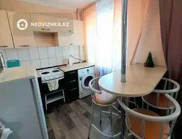 2-комнатная квартира, этаж 3 из 5, 52 м², Посуточно