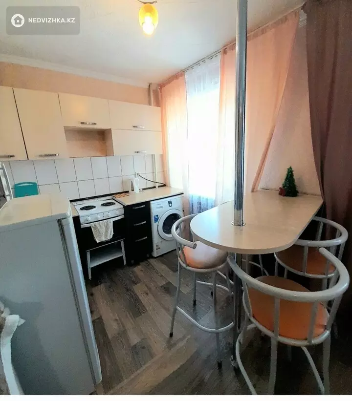 2-комнатная квартира, этаж 3 из 5, 52 м², Посуточно
