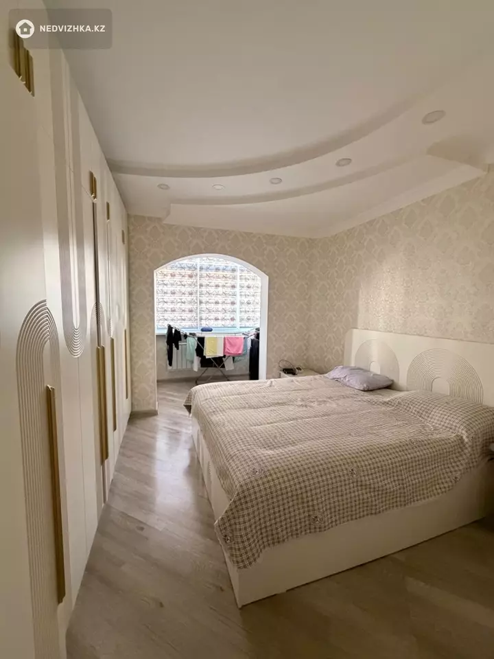 4-комнатная квартира, этаж 3 из 5, 82 м², фотография 2