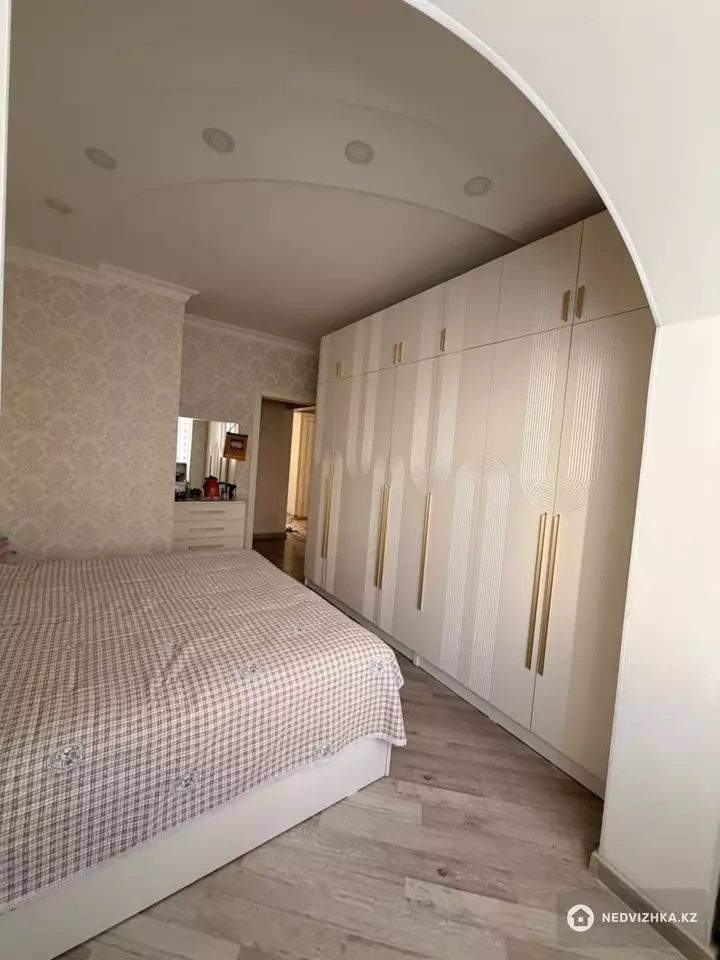 4-комнатная квартира, этаж 3 из 5, 82 м², фотография 4