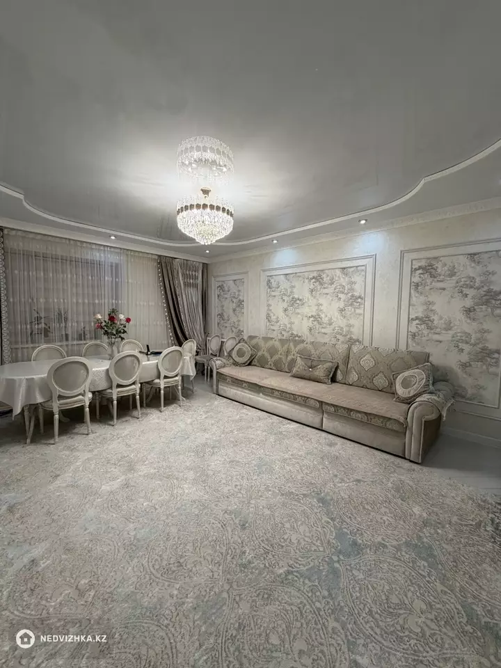 3-комнатная квартира, этаж 5 из 5, 124 м², фотография 2