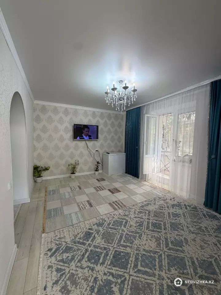 3-комнатная квартира, этаж 3 из 3, 66 м², фотография 2