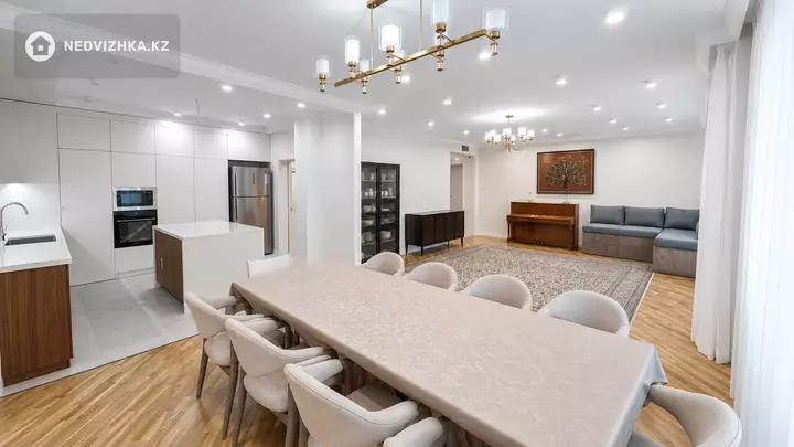 4-комнатная квартира, этаж 4 из 5, 185 м²