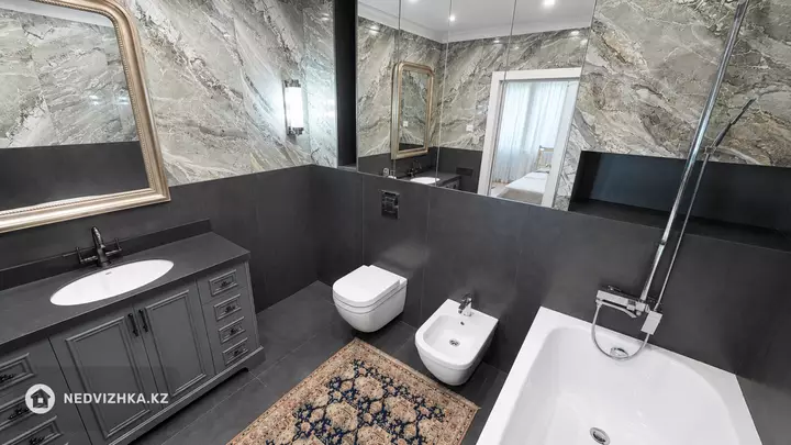 4-комнатная квартира, этаж 4 из 5, 185 м², фотография 3