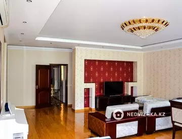 4-комнатная квартира, этаж 3 из 3, 153 м²