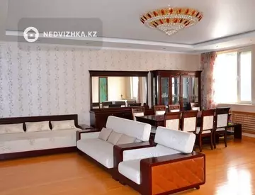 4-комнатная квартира, этаж 3 из 3, 153 м²