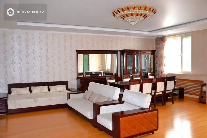 4-комнатная квартира, этаж 3 из 3, 153 м², фотография 4