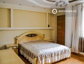 4-комнатная квартира, этаж 3 из 3, 153 м²