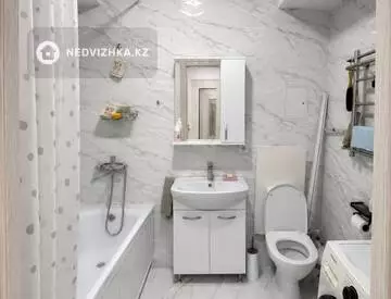 2-комнатная квартира, этаж 2 из 10, 69 м², миниатюра 2