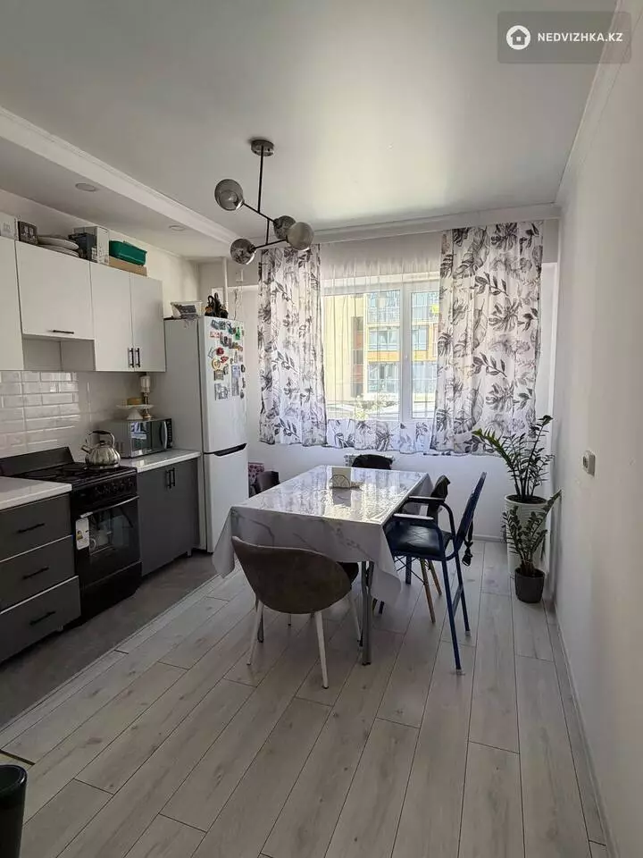 2-комнатная квартира, этаж 2 из 10, 69 м², фотография 3