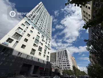 3-комнатная квартира, этаж 4 из 22, 90 м², миниатюра 2
