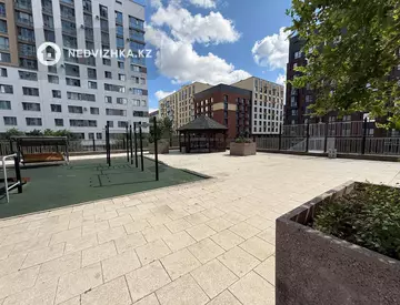 3-комнатная квартира, этаж 4 из 22, 90 м², миниатюра 3