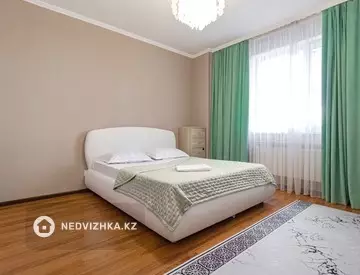 3-комнатная квартира, этаж 10 из 14, 90 м², Посуточно
