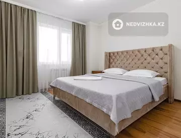 3-комнатная квартира, этаж 10 из 14, 90 м², Посуточно