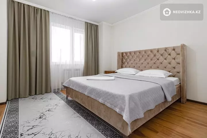 3-комнатная квартира, этаж 10 из 14, 90 м², Посуточно, фотография 2