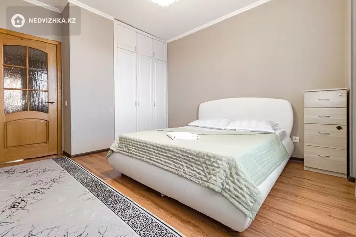 3-комнатная квартира, этаж 10 из 14, 90 м², Посуточно, фотография 3