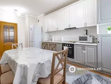 3-комнатная квартира, этаж 10 из 14, 90 м², Посуточно, миниатюра 10