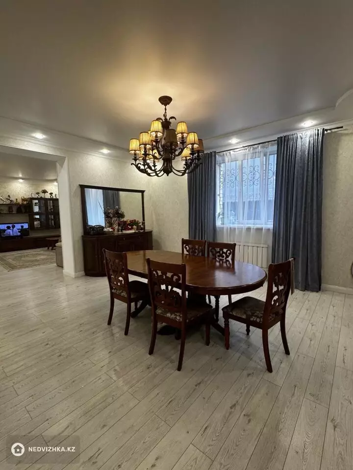 4-комнатный дом, 5 соток, 446 м², фотография 4