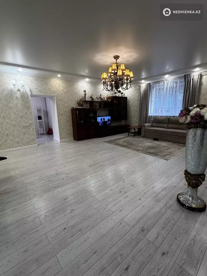 4-комнатный дом, 5 соток, 446 м², фотография 2