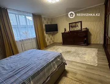 4-комнатный дом, 5 соток, 446 м²