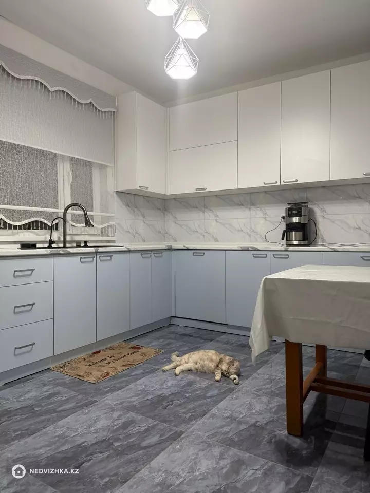 5-комнатный дом, 8 соток, 82 м²