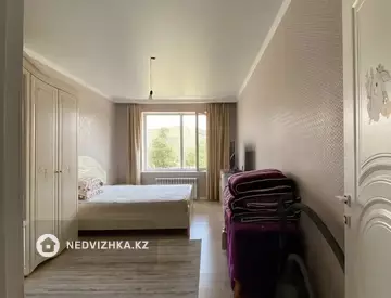 3-комнатная квартира, этаж 4 из 7, 90 м²
