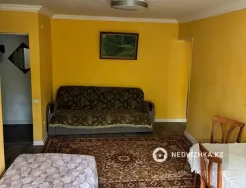 3-комнатная квартира, этаж 3 из 4, 54 м², Посуточно