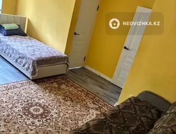 3-комнатная квартира, этаж 3 из 4, 54 м², Посуточно