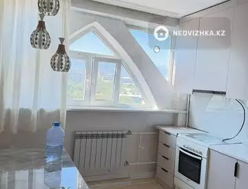 4-комнатная квартира, этаж 8 из 9, 100 м², На длительный срок