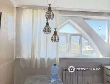 4-комнатная квартира, этаж 8 из 9, 100 м², На длительный срок