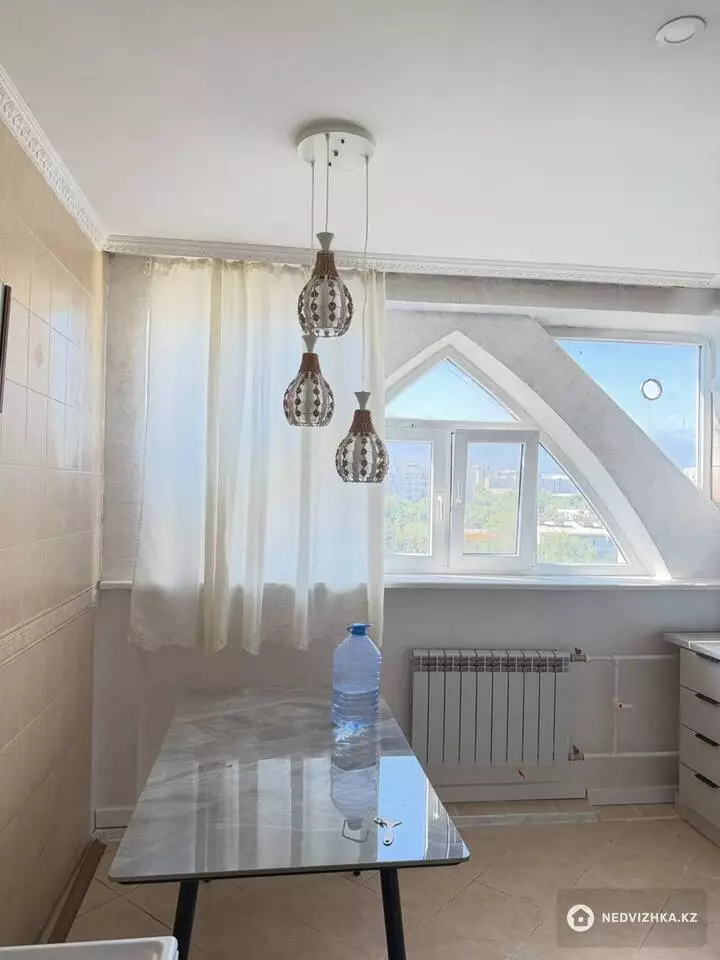 4-бөлмелі пәтер, қабат 8 барлық қабат саны 9, 100 м², На длительный срок, 2-фотосурет