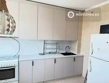 4-комнатная квартира, этаж 8 из 9, 100 м², На длительный срок