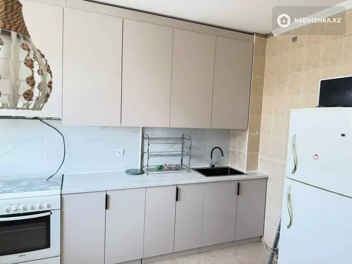 4-бөлмелі пәтер, қабат 8 барлық қабат саны 9, 100 м², На длительный срок, 3-фотосурет