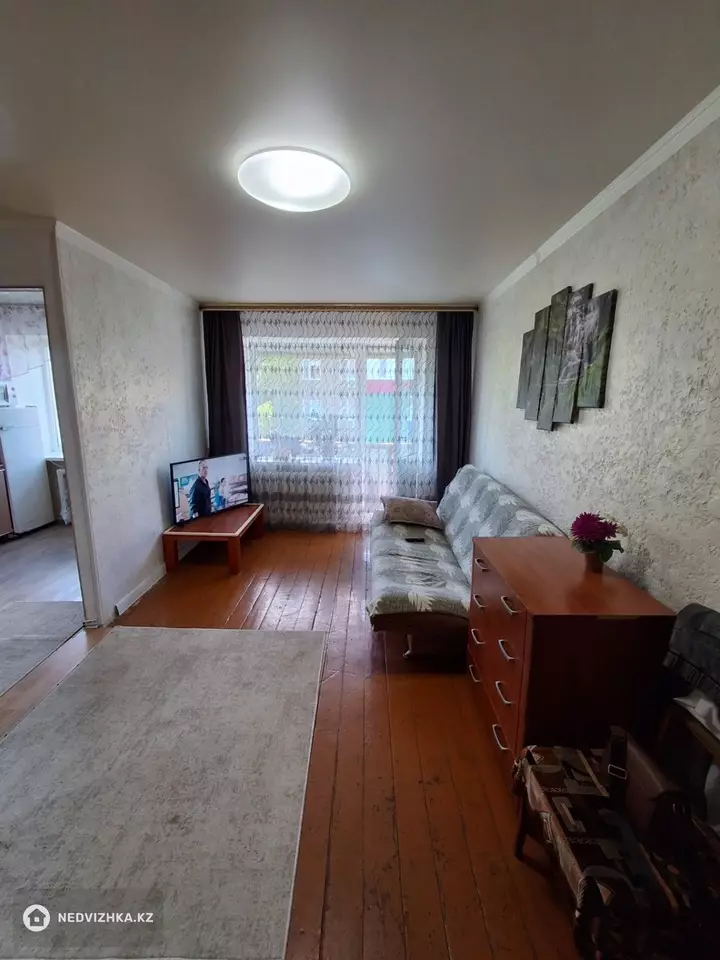 2-комнатная квартира, этаж 4 из 4, 42 м², фотография 3