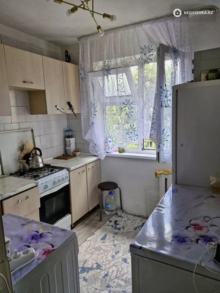 3-комнатная квартира, этаж 4 из 4, 58 м², фотография 5
