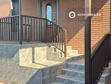 10-бөлмелі үй, 8.5 соттық, 300 м², 8-нобай