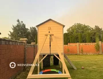 10-бөлмелі үй, 8.5 соттық, 300 м², 12-нобай