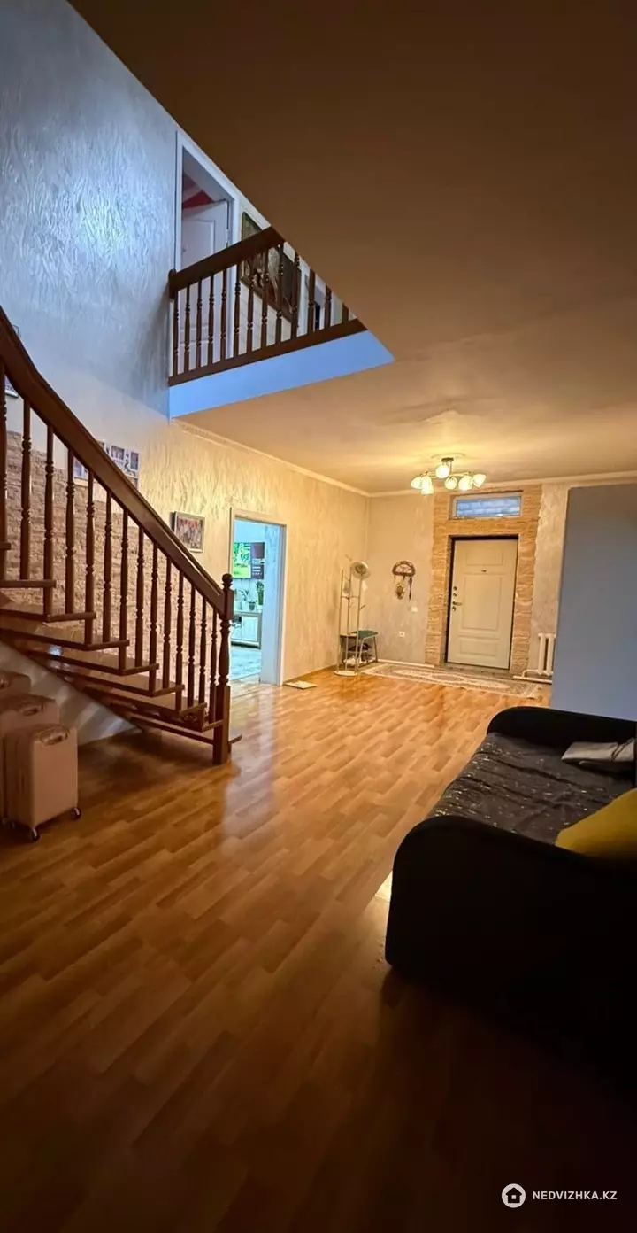 6-комнатный дом, 10 соток, 200 м², фотография 4
