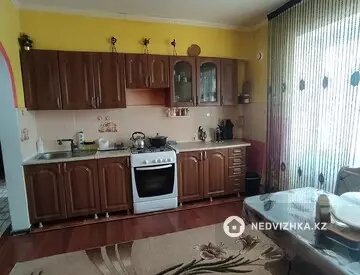 2-комнатная квартира, этаж 4 из 4, 56 м²