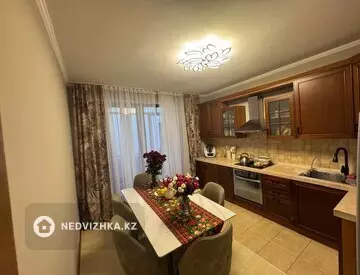 2-комнатная квартира, этаж 12 из 15, 68 м², миниатюра 1